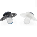 Set de 2 Suzete din Silicon în formă Ortodontică, neagră și albă, 6+ luni Set de 2 Suzete din Silicon în formă Ortodontică, neagră și albă, 6+ luni