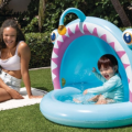Piscină gonflabilă pentru bebeluși „Peștele Pescar”, 127 x 102 x 86 cm, 45l, 1-3 ani Piscină gonflabilă pentru bebeluși „Peștele Pescar”, 127 x 102 x 86 cm, 45l, 1-3 ani