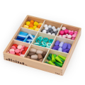 Set educativ din lemn pentru sortare și construcție, 141 piese Set educativ din lemn pentru sortare și construcție, 141 piese