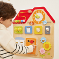 Panou educativ din lemn „Căsuță”, 11 elemente interactive Panou educativ din lemn „Căsuță”, 11 elemente interactive