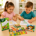 Set creativ „Dinozauri” cu carte de colorat, stickere și creioane cerate Set creativ „Dinozauri” cu carte de colorat, stickere și creioane cerate