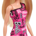 Păpușa Barbie Fashion cu părul blond și rochie roz cu logo-ul Barbie imprimat Păpușa Barbie Fashion cu părul blond și rochie roz cu logo-ul Barbie imprimat
