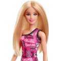 Păpușa Barbie Fashion cu părul blond și rochie roz cu logo-ul Barbie imprimat Păpușa Barbie Fashion cu părul blond și rochie roz cu logo-ul Barbie imprimat