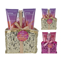 Set de baie in trusa cosmetica: gel de dus 100ml, lotiune de corp 95ml, spuma de baie 95ml Set de baie in trusa cosmetica: gel de dus 100ml, lotiune de corp 95ml, spuma de baie 95ml