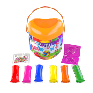 Set de aluat pentru modelare Play dough în găletușă, 6 culori x 15 g, 4 modele. Set de aluat pentru modelare Play dough în găletușă, 6 culori x 15 g, 4 modele.