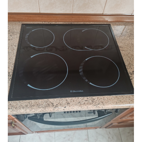 Zone de inducție a sobei Electrolux EIV6344. Control la atingere. Oprire automată. Negru.