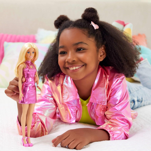 Păpușa Barbie „Fashionista în rochie mini rozi” Păpușa Barbie „Fashionista în rochie mini rozi”
