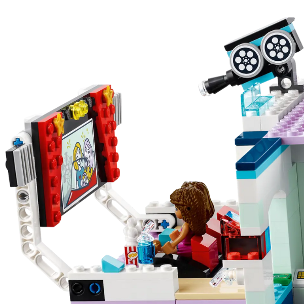 LEGO Friends «Премьера в кинотеатре Хартлейк-Сити», 451 элем. LEGO Friends «Премьера в кинотеатре Хартлейк-Сити», 451 элем.