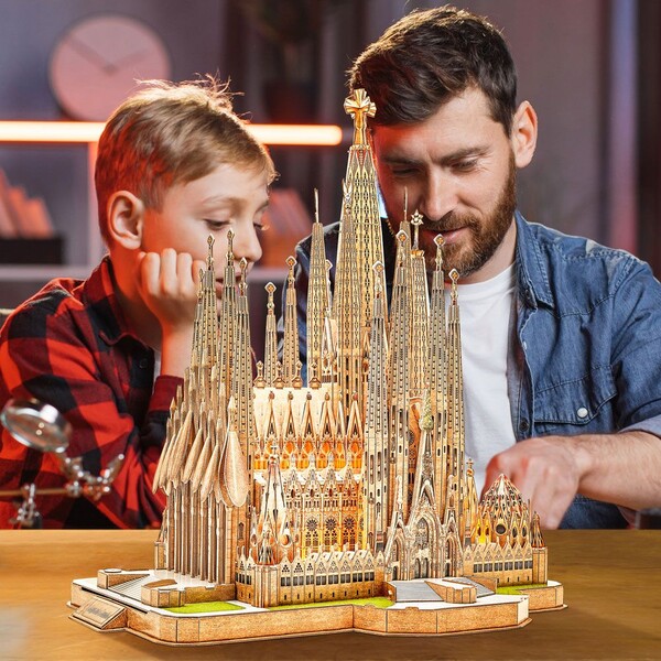 3D пазл “Базилика Святого Семейства” со светодиодной подсветкой, 696 элементов 3D пазл “Базилика Святого Семейства” со светодиодной подсветкой, 696 элементов