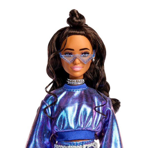 Кукла Barbie «Модница в глянцевом фиолетовом платье» Кукла Barbie «Модница в глянцевом фиолетовом платье»