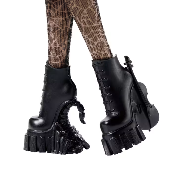 Set de joc Monster High X Wednesday în uniformă Set de joc Monster High X Wednesday în uniformă