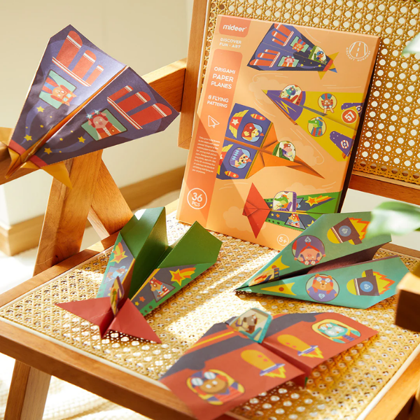 Set Origami „Avioane de hârtie” Set Origami „Avioane de hârtie”