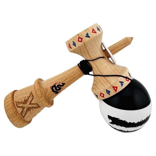 «Kendama Super Sticky X Original», rulment metalic, ața 62/65 cm, King size 7.5 x 6 x 18 cm, „Dragon” «Kendama Super Sticky X Original», rulment metalic, ața 62/65 cm, King size 7.5 x 6 x 18 cm, „Dragon”