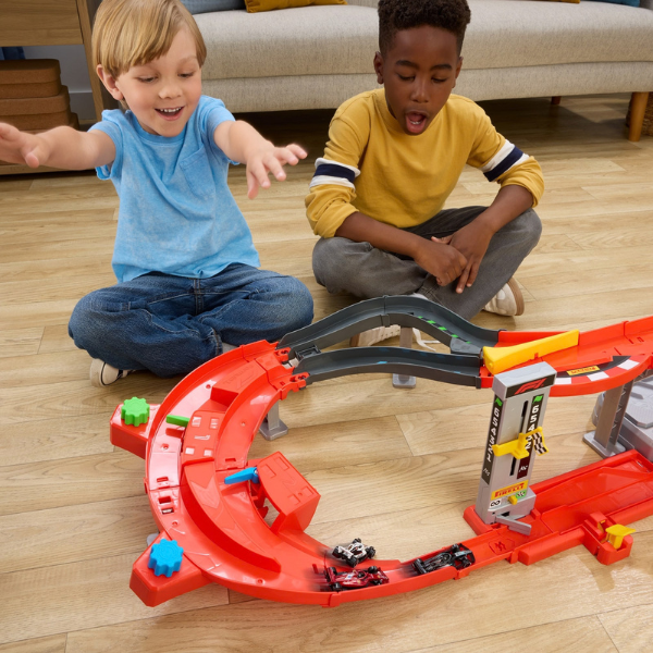 Pistă de curse „Circuit de viteză Formula 1” Hot Wheels Racing, 3 mașinuțe 1:64 Pistă de curse „Circuit de viteză Formula 1” Hot Wheels Racing, 3 mașinuțe 1:64
