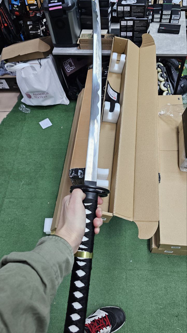 Рабочая катана classic samurai bo‑05zs9439 magnum (fox knives), декоративно-исполнительный меч с клинком 690 мм из стали 440a, настоящим хамоном, общая длина 1050 мм, толщина клинка ~3 мм, гард черного чугунного литья, рукоять обмотанная рукоять из рогожн Thumbnail 4
