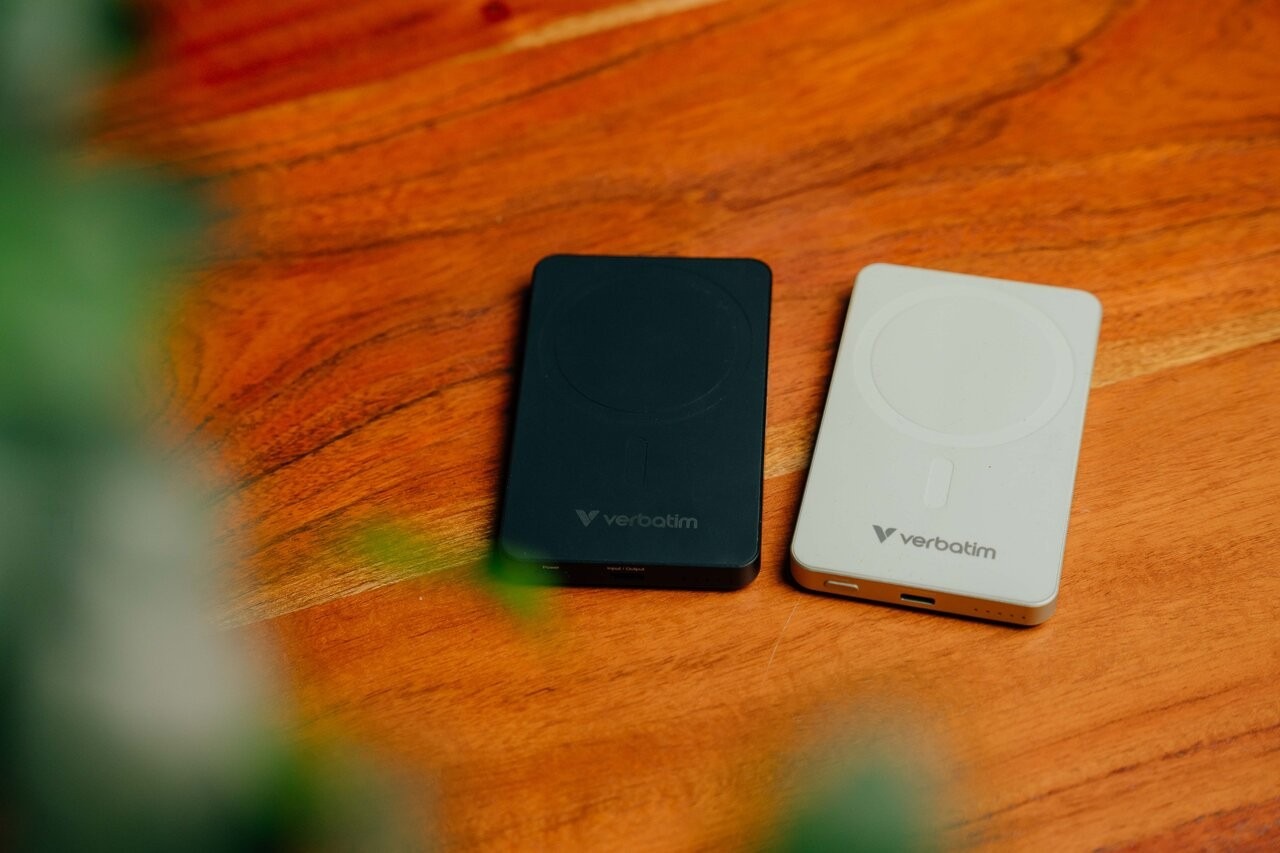 Магнитный беспроводной пауэрбанк Verbatim Charge'n'Go Essentials / 5000 mAh / Green Магнитный беспроводной пауэрбанк Verbatim Charge'n'Go Essentials / 5000 mAh / Green