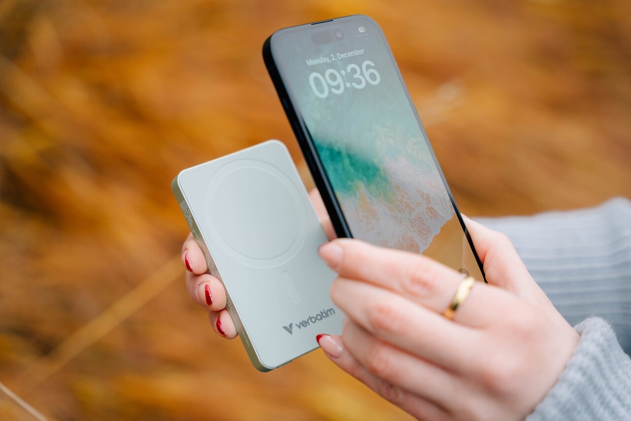 Магнитный беспроводной пауэрбанк Verbatim Charge'n'Go Essentials / 5000 mAh / Green Магнитный беспроводной пауэрбанк Verbatim Charge'n'Go Essentials / 5000 mAh / Green