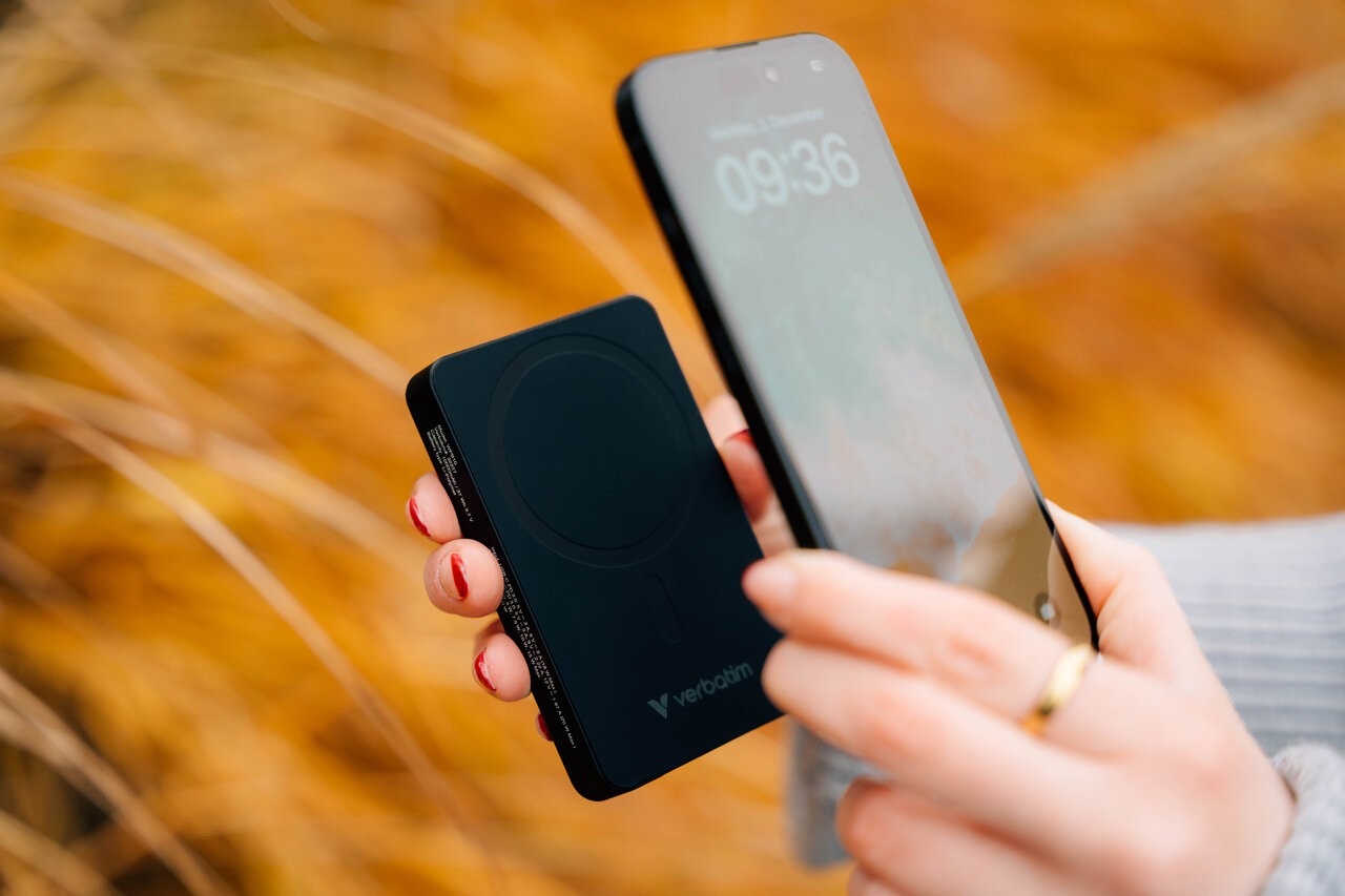 Магнитный беспроводной пауэрбанк Verbatim Charge'n'Go Essentials / 10000 mAh / Black Магнитный беспроводной пауэрбанк Verbatim Charge'n'Go Essentials / 10000 mAh / Black
