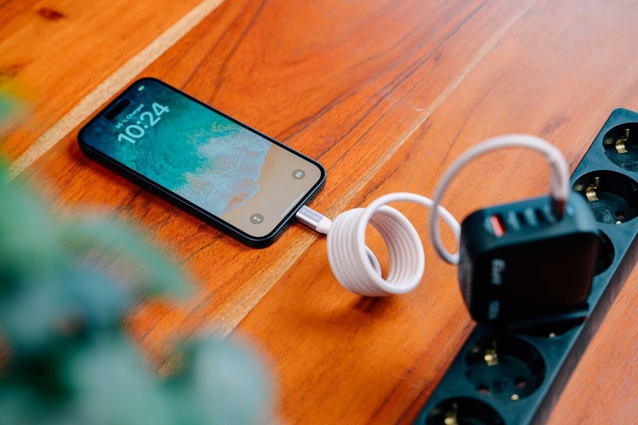 Кабель USB-C to USB-C Verbatim Sync & Charge Magnetic 60W / 1.2 m/ Grey Кабель USB-C to USB-C Verbatim Sync & Charge Magnetic 60W / 1.2 m/ Grey