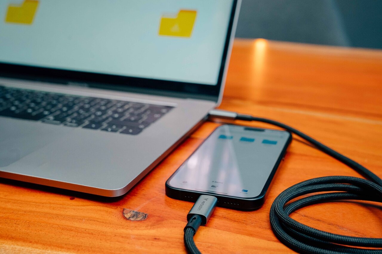 Cablu USB-C - USB-C Verbatim Sync & Charge USB4.0 / Thunderbolt 4 / 240W / 40 Gbps / 1.2 m Cablu USB-C - USB-C Verbatim Sync & Charge USB4.0 / Thunderbolt 4 / 240W / 40 Gbps / 1.2 m