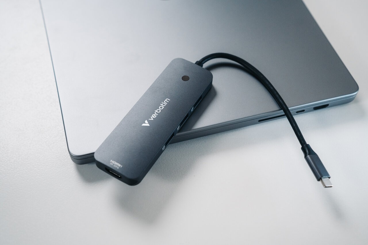 Многопортовый Адаптер 8-in-1 Verbatim CMH-08/ USB-С/ USB-A / HDMI/ SD/ microSD Многопортовый Адаптер 8-in-1 Verbatim CMH-08/ USB-С/ USB-A / HDMI/ SD/ microSD