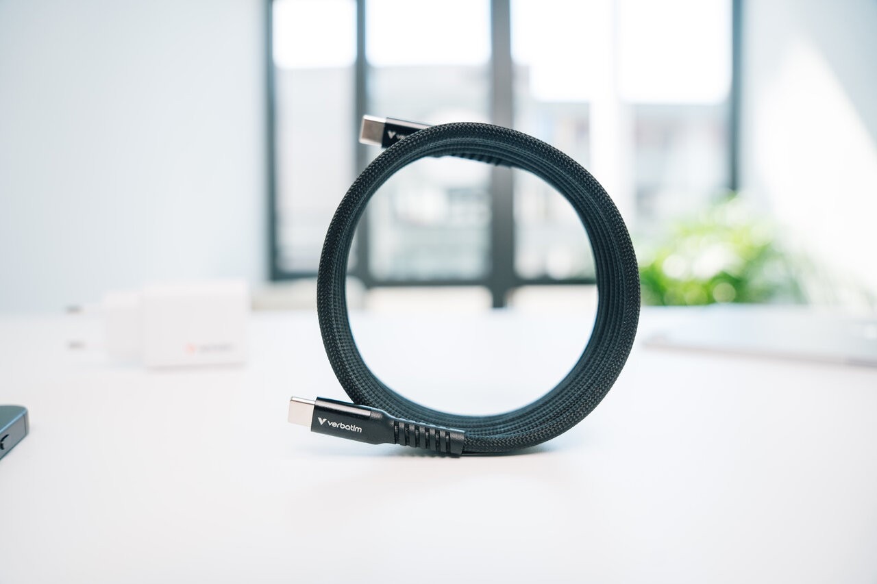 Магнитный кабель USB-C to USB-C Verbatim Sync & Charge Magnetic 100W / 2 m Магнитный кабель USB-C to USB-C Verbatim Sync & Charge Magnetic 100W / 2 m