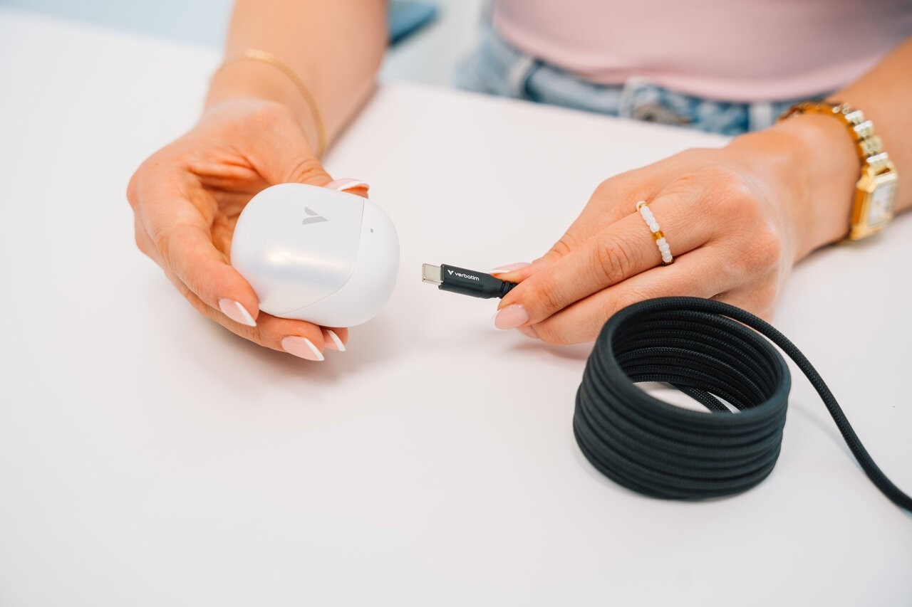 Магнитный кабель USB-C to USB-C Verbatim Sync & Charge Magnetic 100W / 2 m Магнитный кабель USB-C to USB-C Verbatim Sync & Charge Magnetic 100W / 2 m