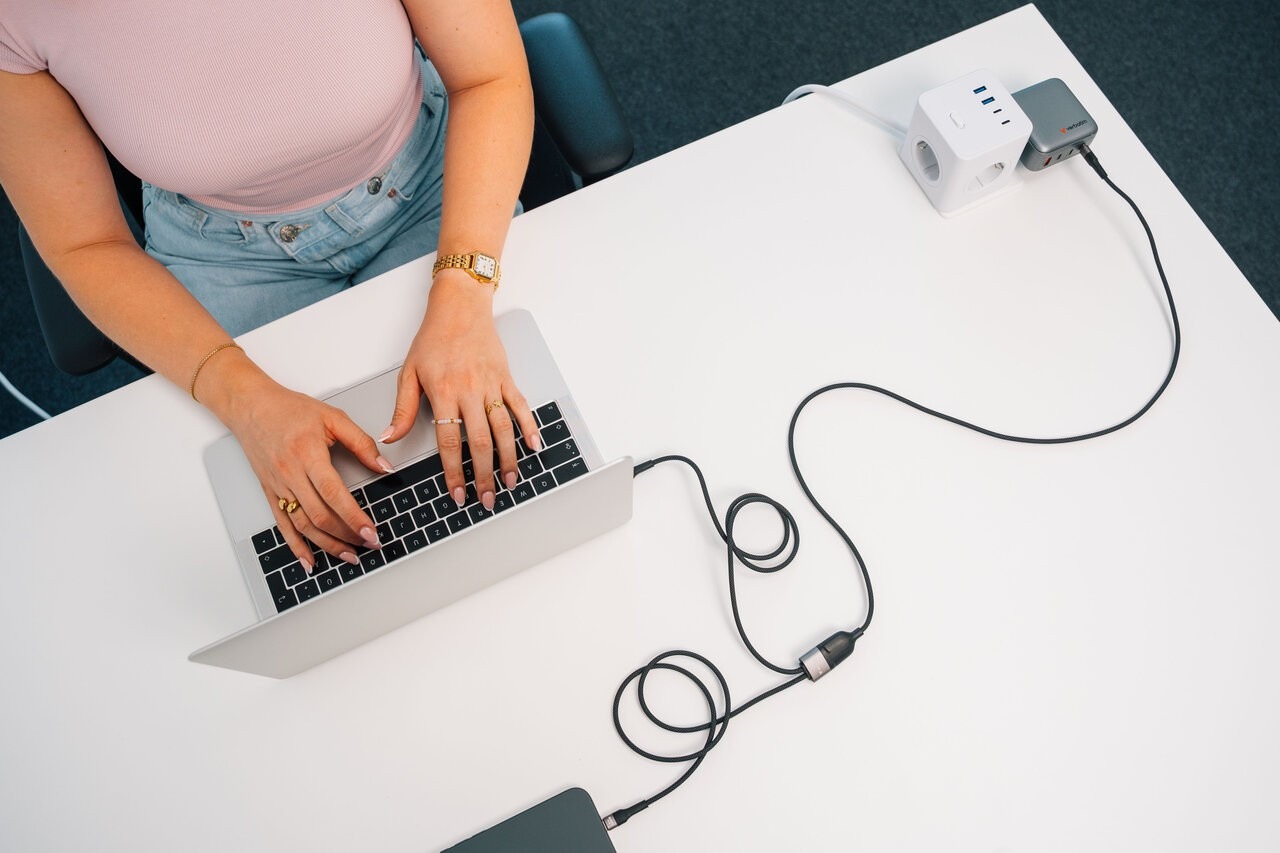 Кабель USB-C to Dual USB-C Verbatim Sync & Charge 100W / 1.5 m Кабель USB-C to Dual USB-C Verbatim Sync & Charge 100W / 1.5 m