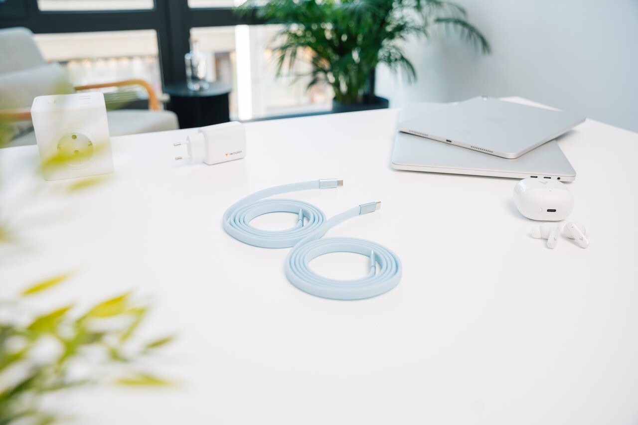 Кабель USB-C to USB-C Verbatim Sync & Charge SoftTouch 60W / 1.2 m Кабель USB-C to USB-C Verbatim Sync & Charge SoftTouch 60W / 1.2 m