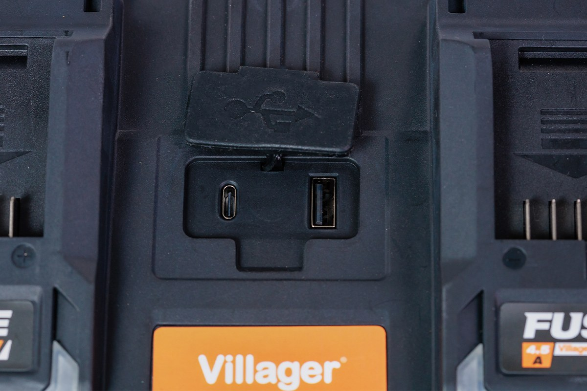 Incarcator dublu baterii FUSE 18V 2x4.5A Incarcator dublu baterii FUSE 18V 2x4.5A